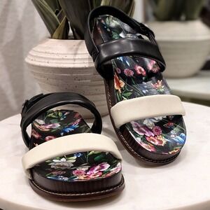 Johnny Was Double Band Sandal‎ with Floral Print Women's size 9